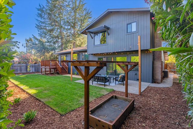 690 Hudson Ct, Sonoma, CA 95476