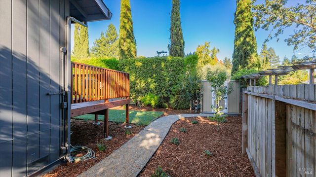 690 Hudson Ct, Sonoma, CA 95476