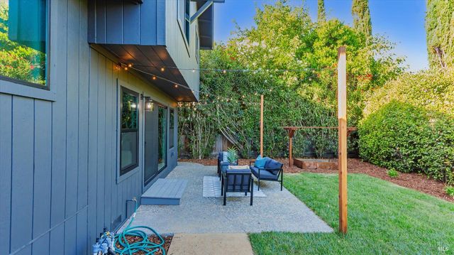 690 Hudson Ct, Sonoma, CA 95476