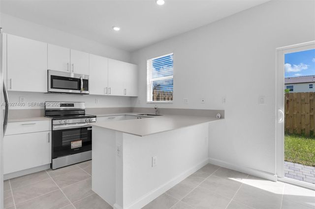 2665 SE 28th St, Homestead, FL 33035