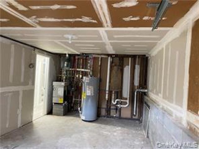 104 SUTTON PARK Road, Poughkeepsie, NY 12603