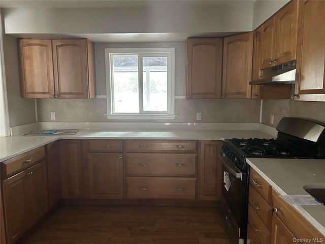 104 SUTTON PARK Road, Poughkeepsie, NY 12603