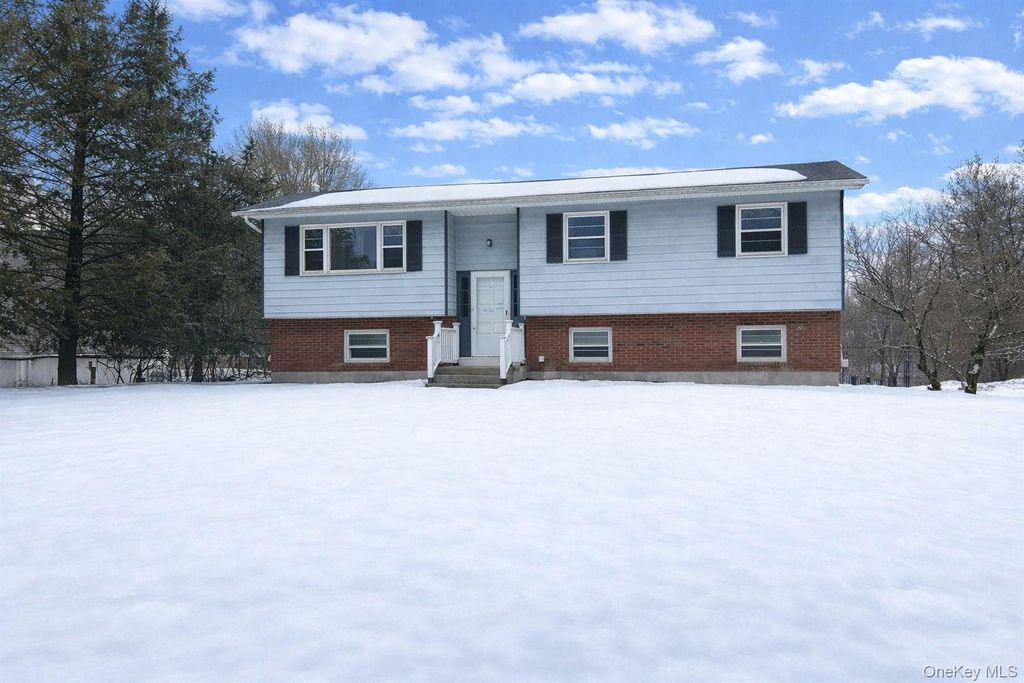 104 SUTTON PARK Road, Poughkeepsie, NY 12603