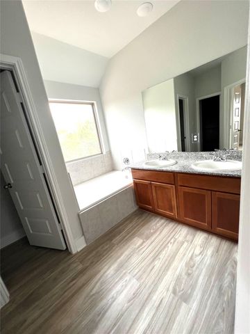 4002 Cusco Ln, Houston, TX 77045