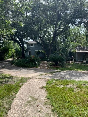 3305 Todville Road, Seabrook, TX 77586