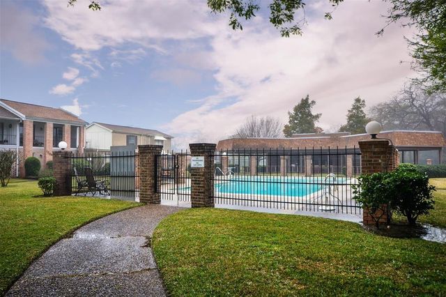 1326 Town Circle Circle 1, Baytown, TX 77520