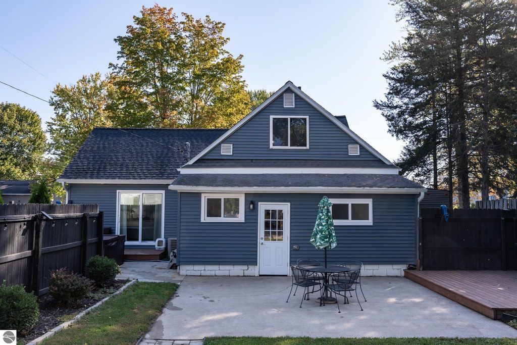 Image 13 of property listing at 308 S 3rd Street, Shepherd, MI 48883