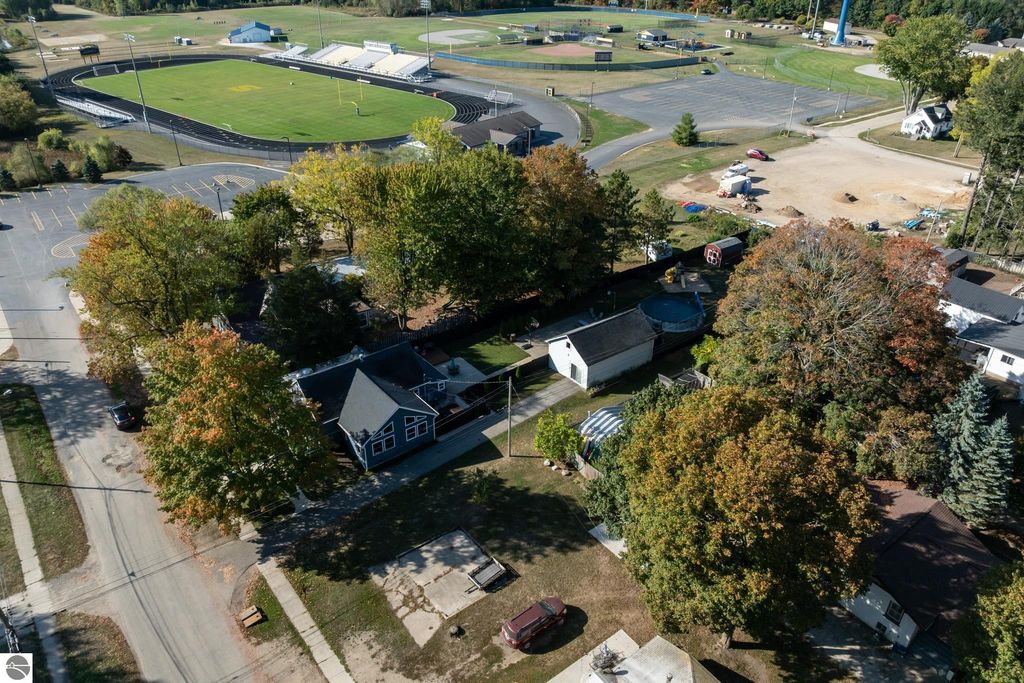 Image 16 of property listing at 308 S 3rd Street, Shepherd, MI 48883