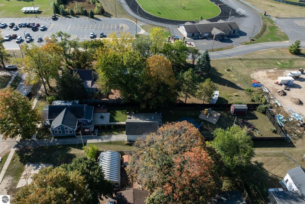 Image 17 of property listing at 308 S 3rd Street, Shepherd, MI 48883