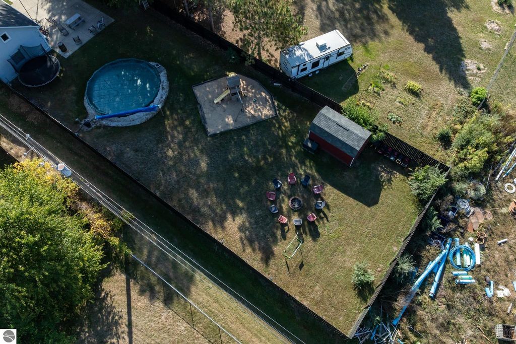 Image 18 of property listing at 308 S 3rd Street, Shepherd, MI 48883