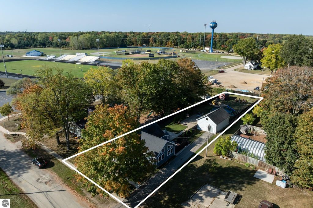 Image 22 of property listing at 308 S 3rd Street, Shepherd, MI 48883