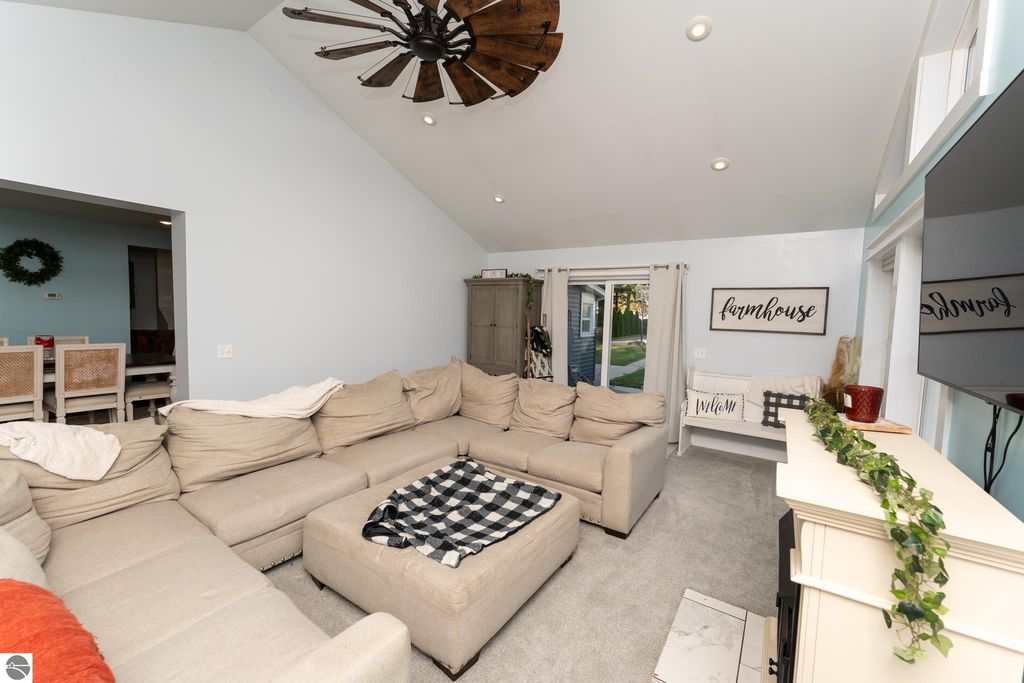 Image 31 of property listing at 308 S 3rd Street, Shepherd, MI 48883