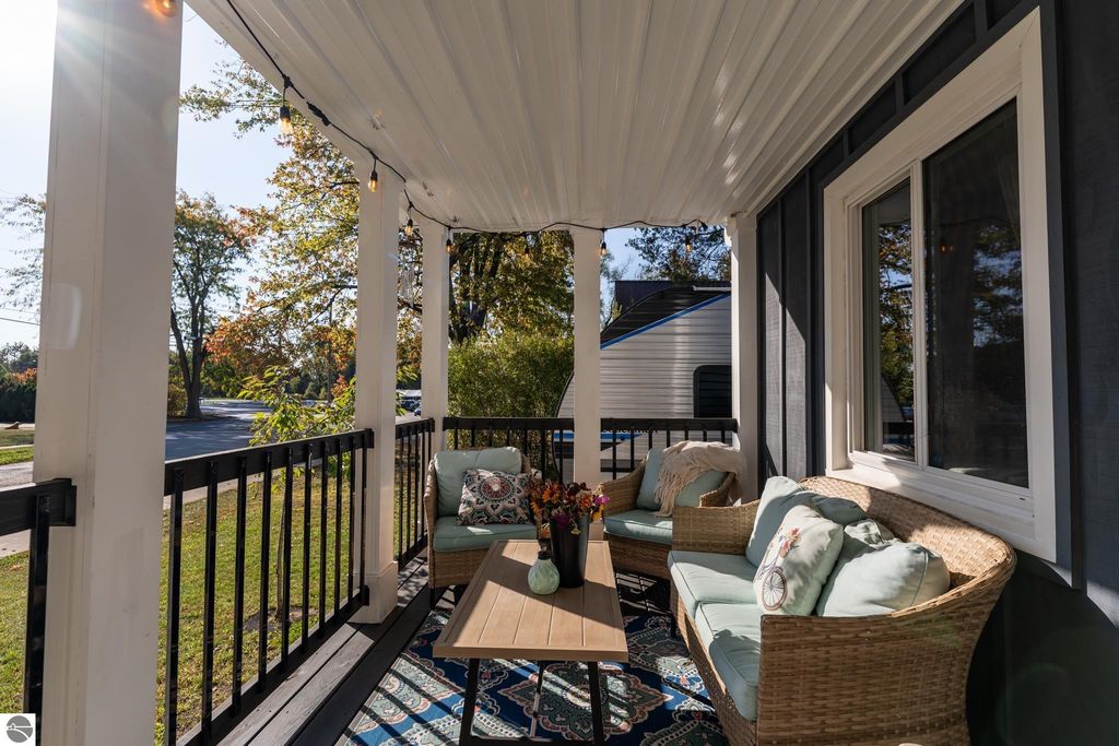 Image 4 of property listing at 308 S 3rd Street, Shepherd, MI 48883