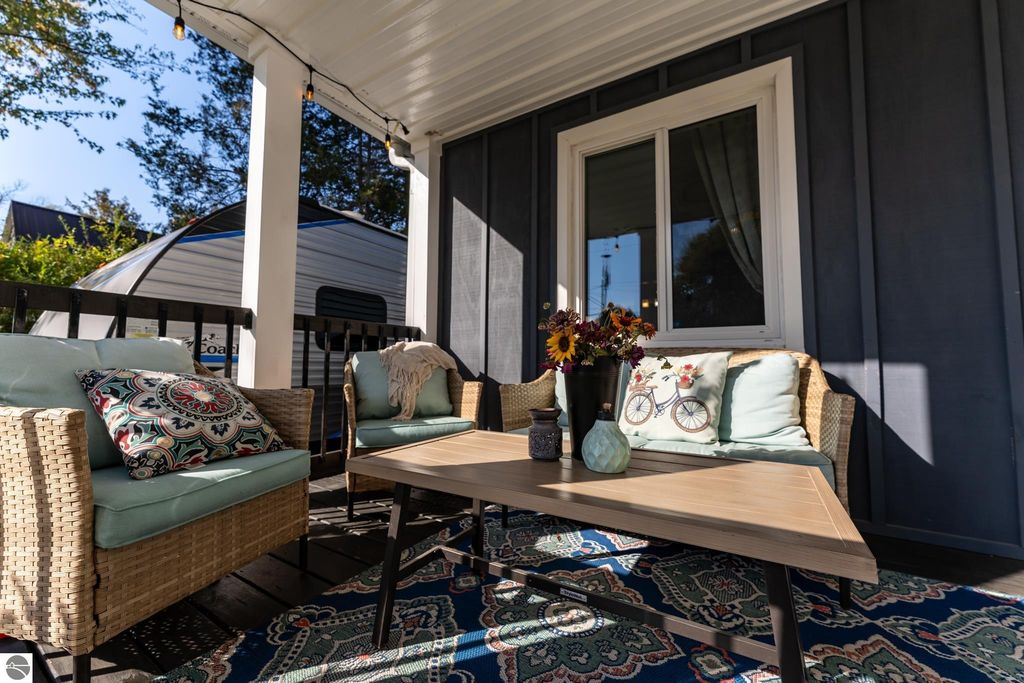 Image 5 of property listing at 308 S 3rd Street, Shepherd, MI 48883