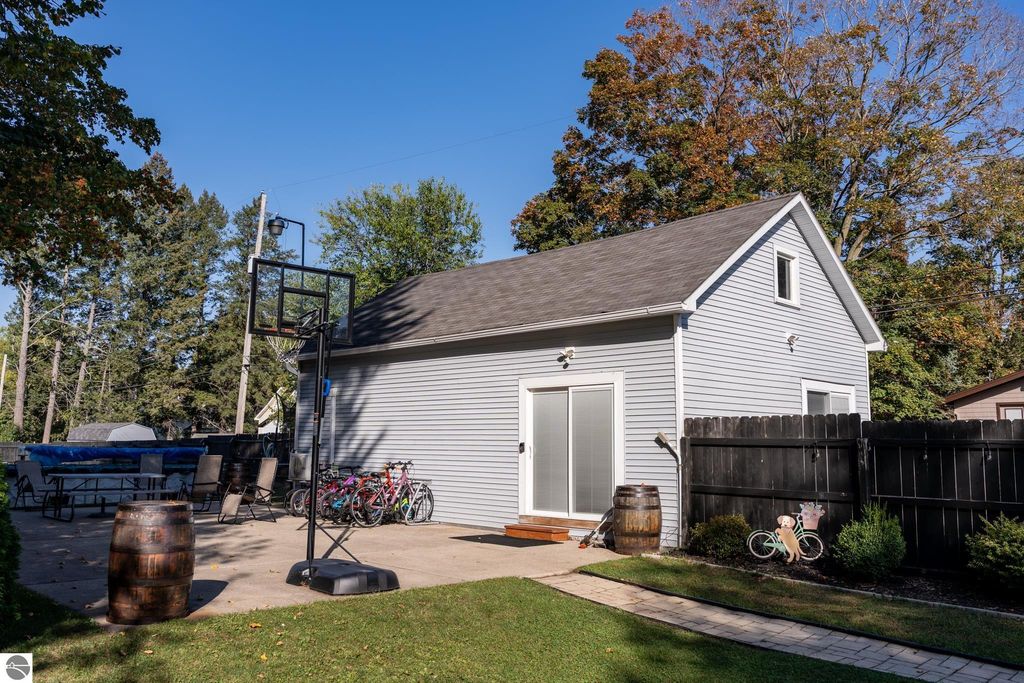 Image 64 of property listing at 308 S 3rd Street, Shepherd, MI 48883