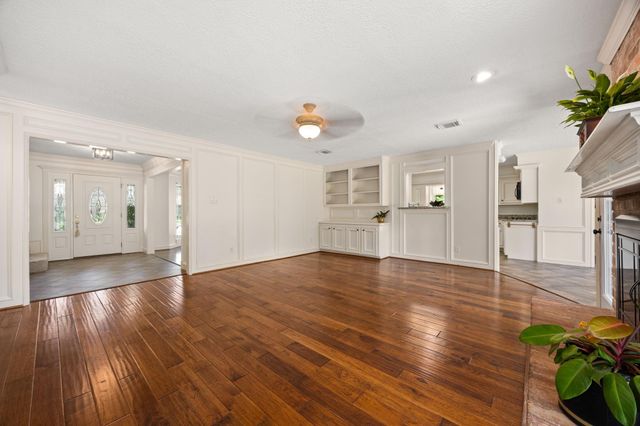 12106 Oakcroft Drive, Houston, TX 77070