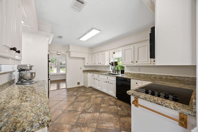 12106 Oakcroft Drive, Houston, TX 77070