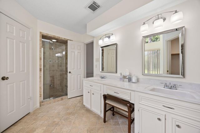 12106 Oakcroft Drive, Houston, TX 77070