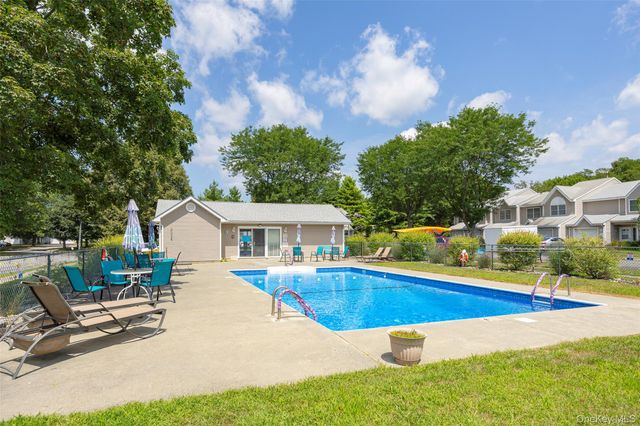 3 Deer Crossing Drive, Fishkill, NY 12524