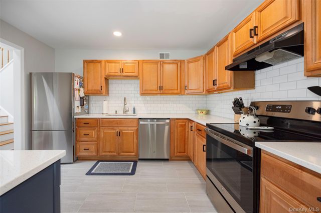 3 Deer Crossing Drive, Fishkill, NY 12524