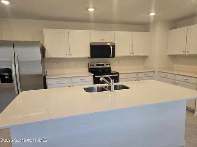 561 SW Richmond Circle, Palm Bay, FL 32908