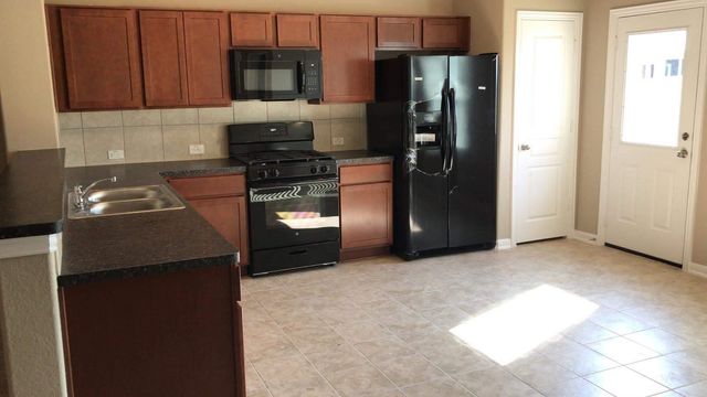 2310 Thunderbolt Peak Drive, Rosharon, TX 77583