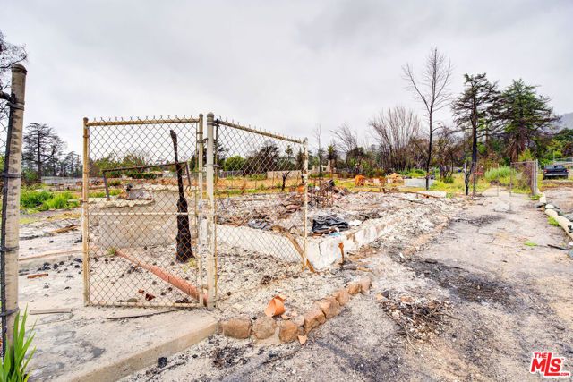 683 E Pine Street, Altadena, CA 91001