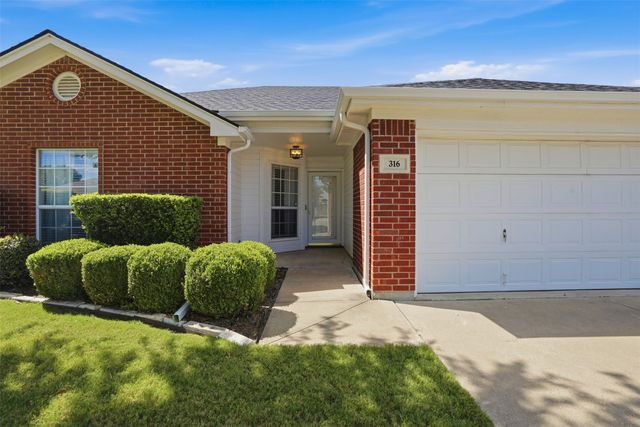 316 Preston Drive, Cleburne, TX 76033