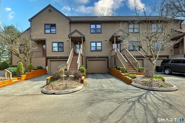 14 Deepwood Circle 14, Monroe, CT 06468
