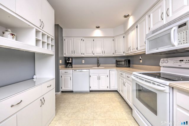 14 Deepwood Circle 14, Monroe, CT 06468