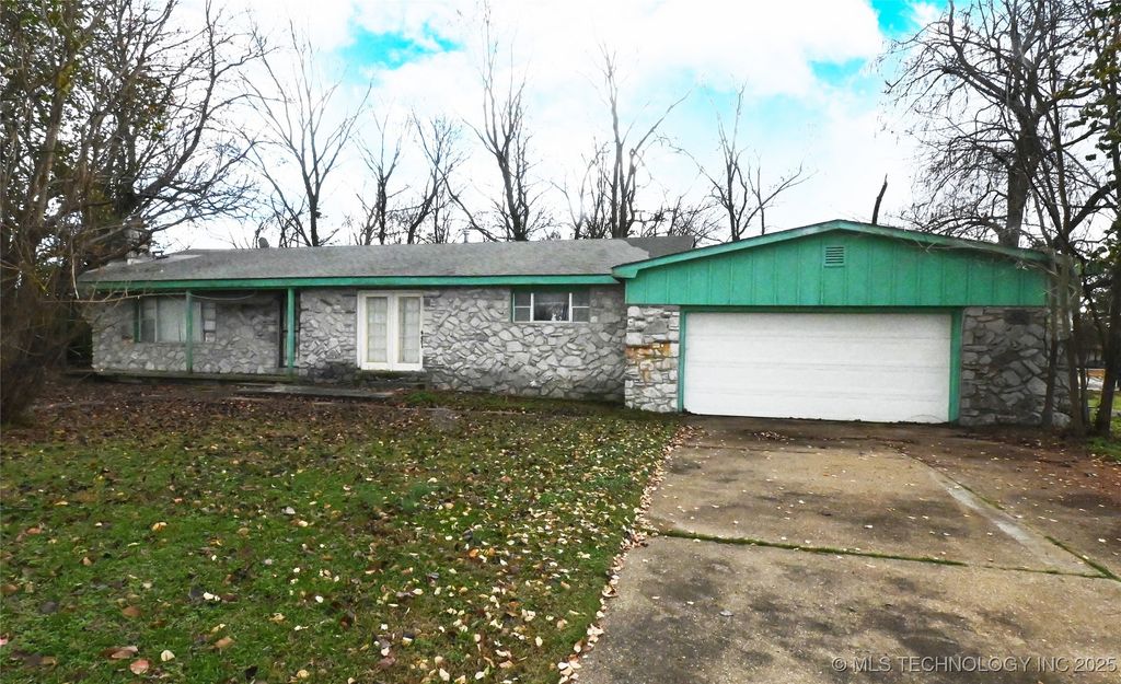 300 S Blackstone Street, Vian, OK 74962