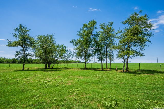 11259 N State Highway 80, Leesville, TX 78122