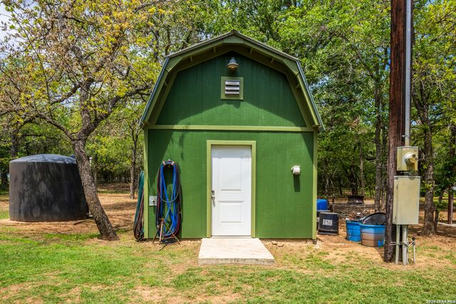 11259 N State Highway 80, Leesville, TX 78122