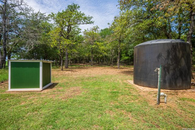 11259 N State Highway 80, Leesville, TX 78122
