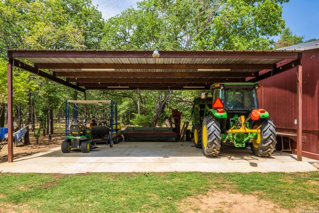 11259 N State Highway 80, Leesville, TX 78122