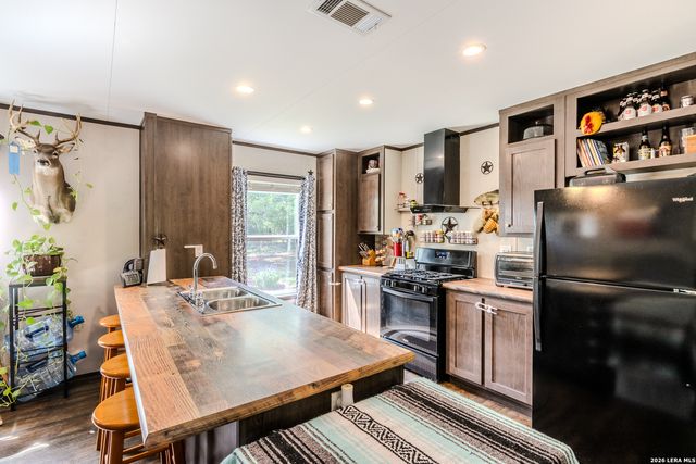 11259 N State Highway 80, Leesville, TX 78122