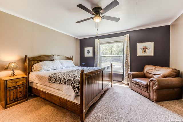 11259 N State Highway 80, Leesville, TX 78122