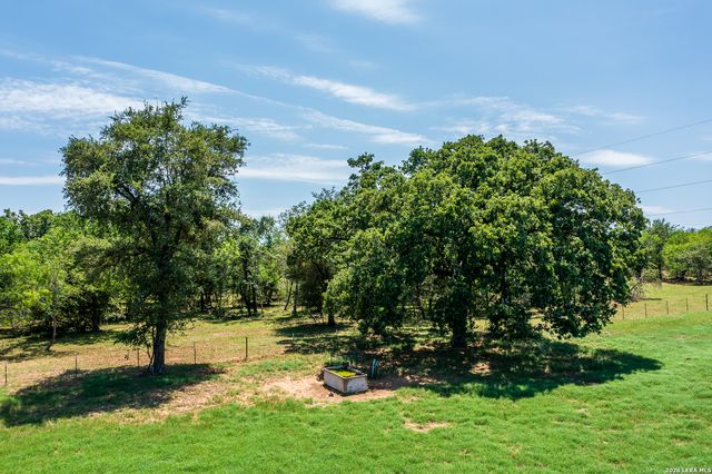11259 N State Highway 80, Leesville, TX 78122