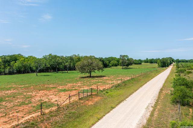 11259 N State Highway 80, Leesville, TX 78122