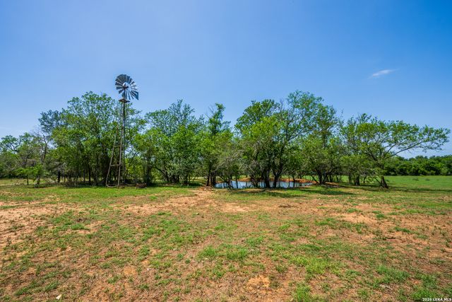 11259 N State Highway 80, Leesville, TX 78122