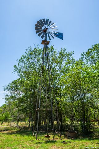 11259 N State Highway 80, Leesville, TX 78122