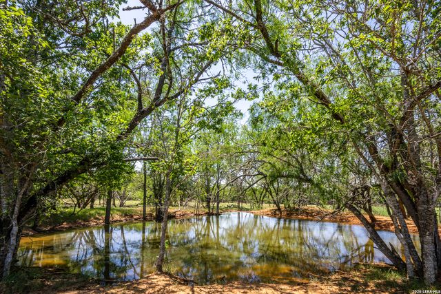 11259 N State Highway 80, Leesville, TX 78122