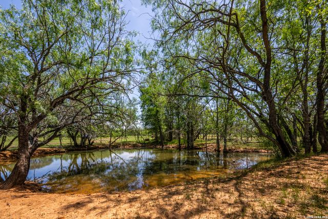 11259 N State Highway 80, Leesville, TX 78122