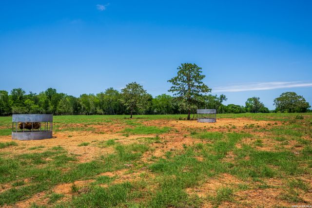 11259 N State Highway 80, Leesville, TX 78122