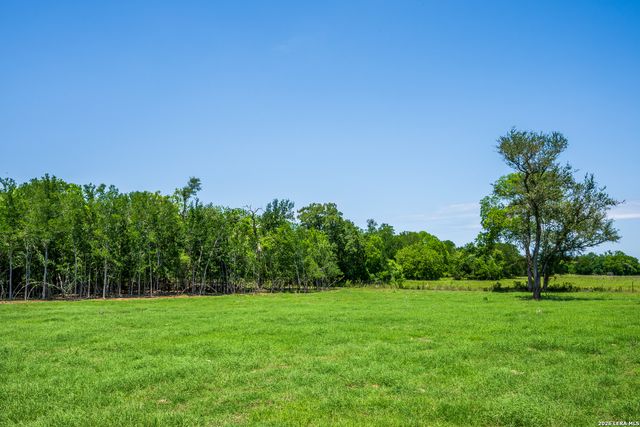 11259 N State Highway 80, Leesville, TX 78122