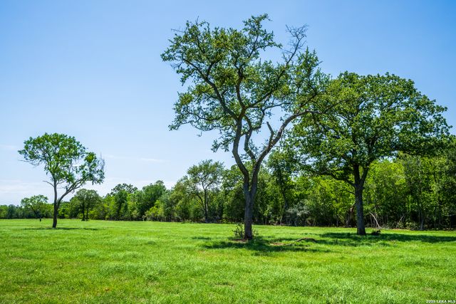 11259 N State Highway 80, Leesville, TX 78122