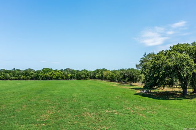 11259 N State Highway 80, Leesville, TX 78122