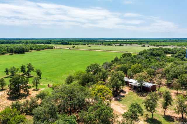11259 N State Highway 80, Leesville, TX 78122