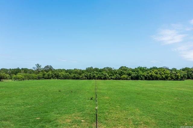 11259 N State Highway 80, Leesville, TX 78122
