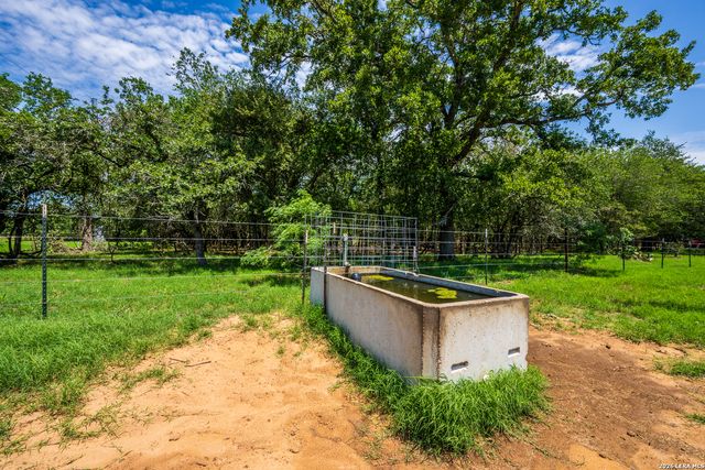 11259 N State Highway 80, Leesville, TX 78122